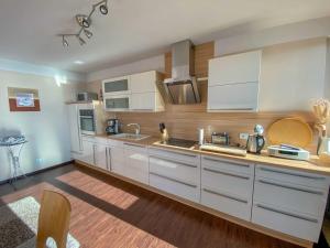 Küche/Küchenzeile in der Unterkunft Haus Putbus in Altefähr - WG 3 mit Panoramablick