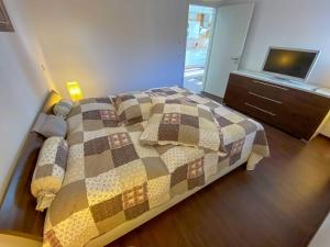 Ein Bett oder Betten in einem Zimmer der Unterkunft Haus Putbus in Altefähr - WG 3 mit Panoramablick