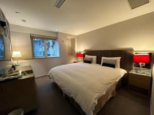 Postel nebo postele na pokoji v ubytování 銀座飯店Ginza Hotel