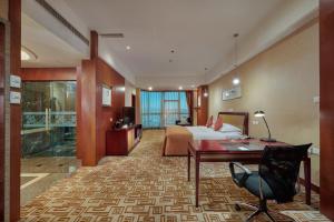 Ένα ή περισσότερα κρεβάτια σε δωμάτιο στο Empark Grand Hotel Kunming