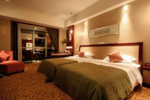 Ένα ή περισσότερα κρεβάτια σε δωμάτιο στο Empark Grand Hotel Kunming