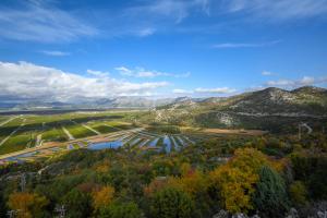 an aerial view of a valley with trees and mountains at Apartman Ema in Opuzen