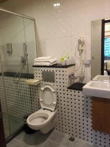 Salle de bains dans l'établissement Two Dots On Line Homestay