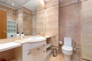 Kúpeľňa v ubytovaní luxury sea view apartment with 2 rooms