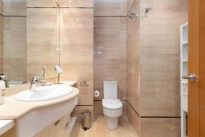 Kúpeľňa v ubytovaní luxury sea view apartment with 2 rooms
