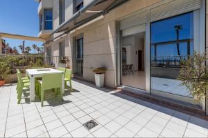 Balkón alebo terasa v ubytovaní luxury sea view apartment with 2 rooms
