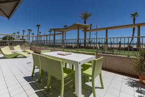 Balkón alebo terasa v ubytovaní luxury sea view apartment with 2 rooms