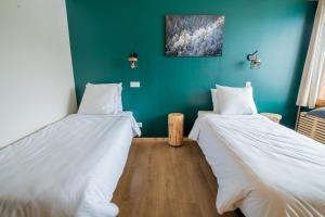 Voodi või voodid majutusasutuse Hotel Les Lutins toas