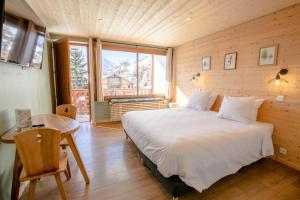 Voodi või voodid majutusasutuse Hotel Les Lutins toas