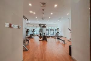 Centrul de fitness și/sau facilități de fitness de la Modern 2BR in Burj Khalifa View Blvd Central-2002