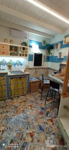 A kitchen or kitchenette at Casa Titanic Siracusa