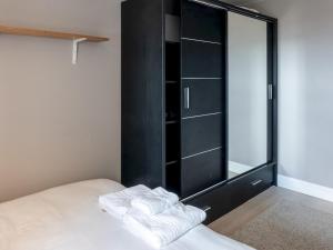 מיטה או מיטות בחדר ב-Pass the Keys - Stylish flat with view in West Central London