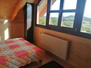 Rúm í herbergi á Vikendice Karamarković