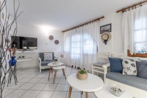 TV a/nebo společenská místnost v ubytování Zanneta Apartments & Suites