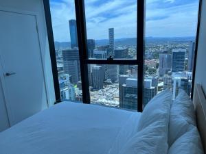 Voodi või voodid majutusasutuse Amazing views 60th level skytower 3 bedrooms toas