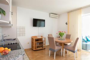 TV a/nebo společenská místnost v ubytování Apartment Filip