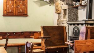 A seating area at Albergo Meublè Vecchio Scarpone