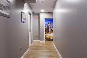 Zdjęcie z galerii obiektu Arenal Suites Puerta del Sol w Madrycie