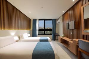 Voodi või voodid majutusasutuse Pyramid Front Hotel toas