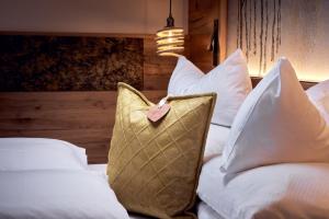Letto o letti in una camera di Hotel Edenlehen