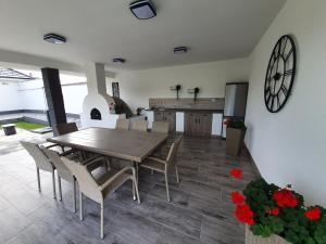 Fotografia z galérie ubytovania Solymos Apartmanház v destinácii Vámosatya + 14 fotografií