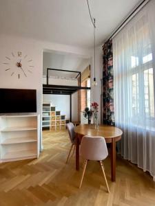 Fotografia z galérie ubytovania Klimatyczne studio w sercu Pragi vo Varšave