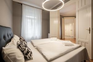 Posteľ alebo postele v izbe v ubytovaní Budapest Lighthouse Apartment