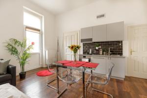 Red Dot Two - new unit in the heart of Party Town 1072 Budapest, 34 Klauzál utca kép - 2