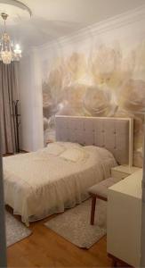 a bedroom with a white bed and a chandelier at Outstanding Two bedroom Apartment in Sahline