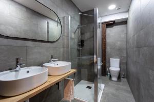 a bathroom with a sink and a shower and a toilet at Casual Arriaga in Bilbao