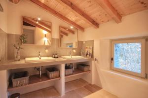 A bathroom at Sala di Tresana