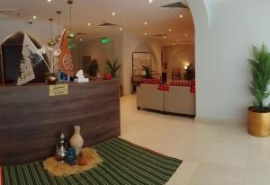 a lobby with a green rug on the floor at فندق قرطبة العزيزية in Makkah