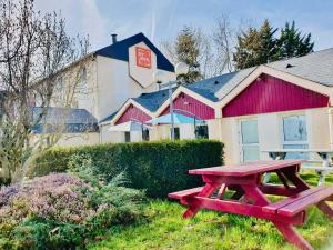Κήπος έξω από το Cit'hotel Design Booking Evry Saint-Germain-lès-Corbeil Sénart