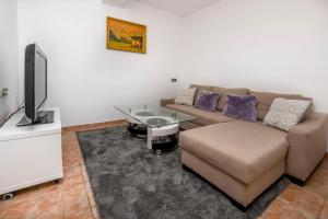 TV a/nebo společenská místnost v ubytování House Lucija