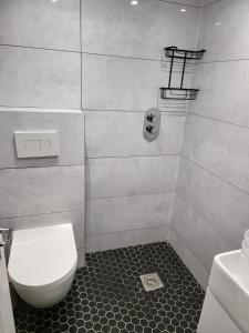 Bathroom sa Fancy Basement Flat B