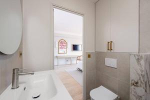 Fotografia z galérie ubytovania Appartement luxueux vue mer à Deauville avec services v destinácii Deauville + 23 fotografií