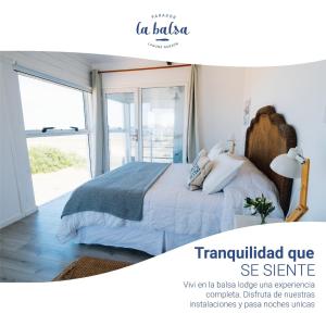 um poster de um quarto com uma cama e uma janela em La Balsa em José Ignacio