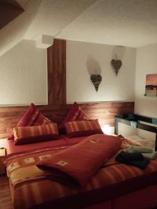 a bedroom with two beds and two hearts on the wall at Ferienwohnung mit Elbwiesenblick in Lutherstadt Wittenberg