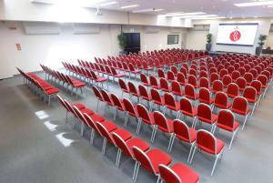 The business area and/or conference room at Ramada Plaza by Wyndham Milano