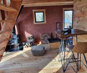 Posezení v ubytování Les cabanes des Pierreux