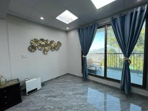 Un balcon sau o terasă la The Evergreen cottage Hut2