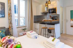 Kuchyňa alebo kuchynka v ubytovaní Lovely studio -Center of Paris