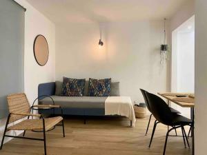 A seating area at Apartamento Puerta del Camino 4