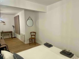 A bed or beds in a room at Apartamento Puerta del Camino 4