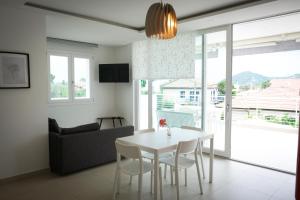 Televízia a/alebo spoločenská miestnosť v ubytovaní Residence Chanel