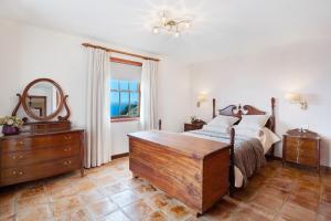 Ένα ή περισσότερα κρεβάτια σε δωμάτιο στο Casa 1700 Los Quemados