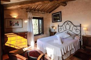 a bedroom with a large bed and a piano at Appartamento La Roccaia in San Gimignano