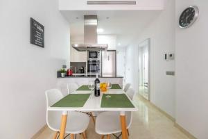 Fotografia z galérie ubytovania 082 Apartamento moderno con la piscina y WIFI gratis v destinácii Torrevieja + 17 fotografií