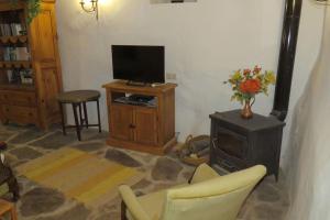 Telewizja i/lub zestaw kina domowego w obiekcie La Molina Del Olivar - Peaceful Location