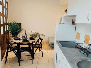 Kuchyň nebo kuchyňský kout v ubytování Apartamento Puerta del Camino 6